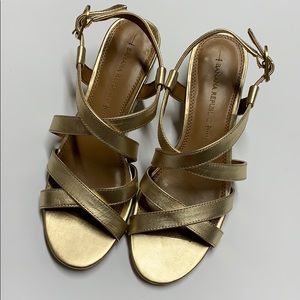 Banana republic gold sandals new size 6